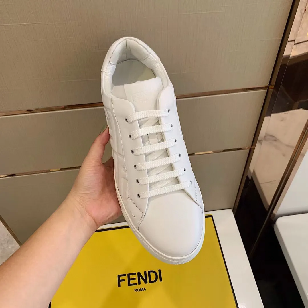 Factory Price: 400💰 Sun] FENDI Classic Comfort Men's, this sophisticated sneaker is handcrafted from soft calfskin. Mesh inner surface, ultra-light rubber material and rough outsole. This unique thin style is suitable for the casual and exquisite sensibility of this season. It is comfortable and natural on the feet. It is an everyday style for casual travel in autumn and winter! Code number: 38/44, customized 45